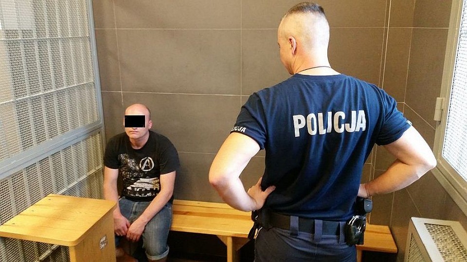В Варшаве белоруса обвиняют в оскорблении польского флага Фото:wprost.pl.