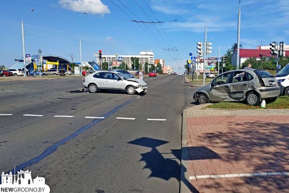 Авария произошла на пересечении Горького и Коммунальной. Фото: newgrodno.by