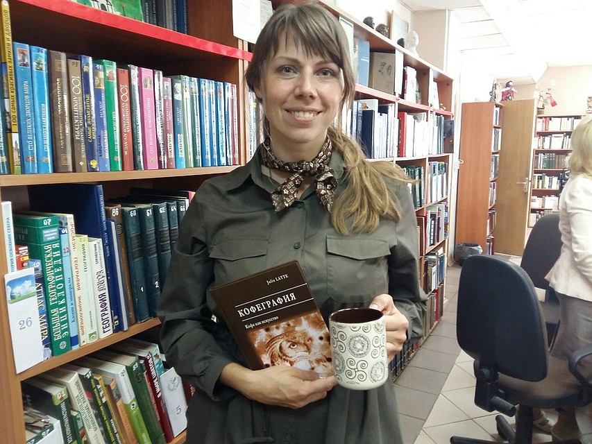 Юлия Латте одна из немногих художников, которые рисуют с помощью кофе.