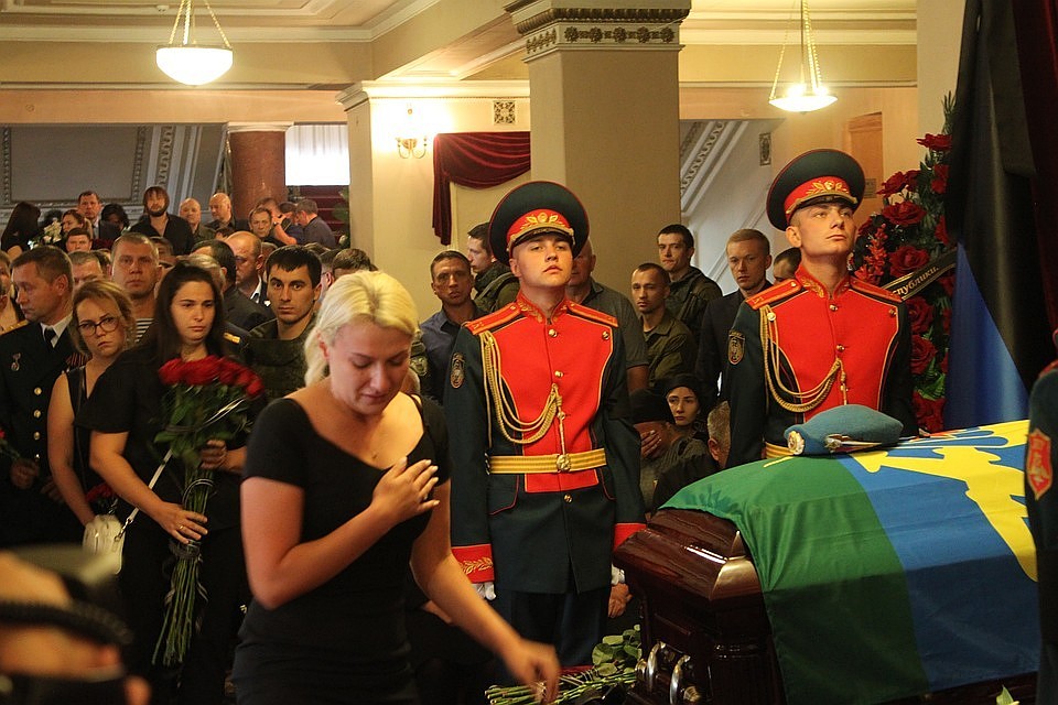 Одной из первых с Главой Донецкой Народной Республики простилась Дарья Морозова