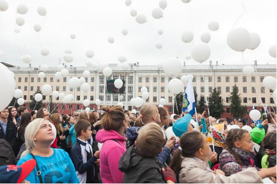 Акция прошла на Театральной площади Кирова. Фото: www.vyatsu.ru
