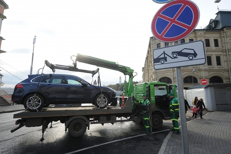 Оставленные под запрещающим знаком авто эвакуируют на штраф-стоянку