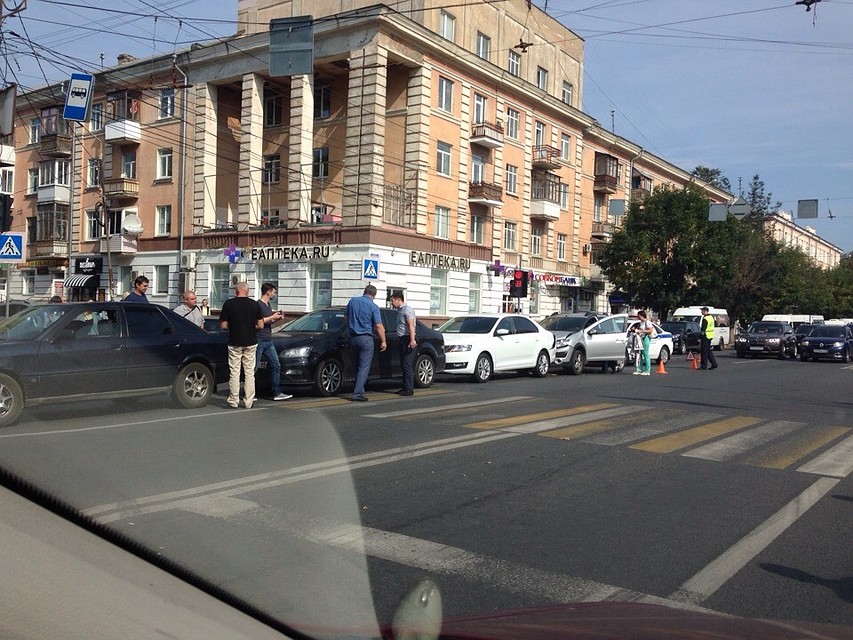 Место аварии. Фото: группа в соцсети "Подслушано у водителей. Тверь" (Алёна Попова)