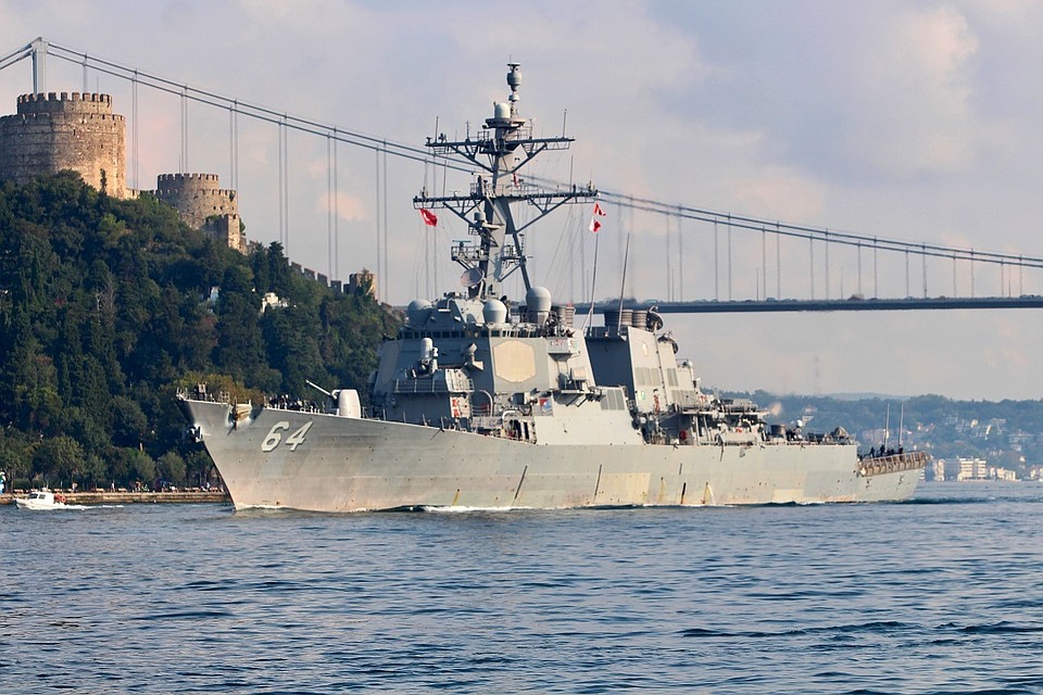 Ракетный эсминец ВМС США "Карни"