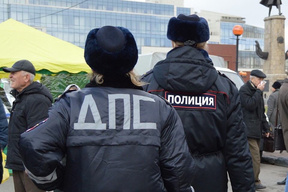 Дебошир оскорбил сотрудницу полиции