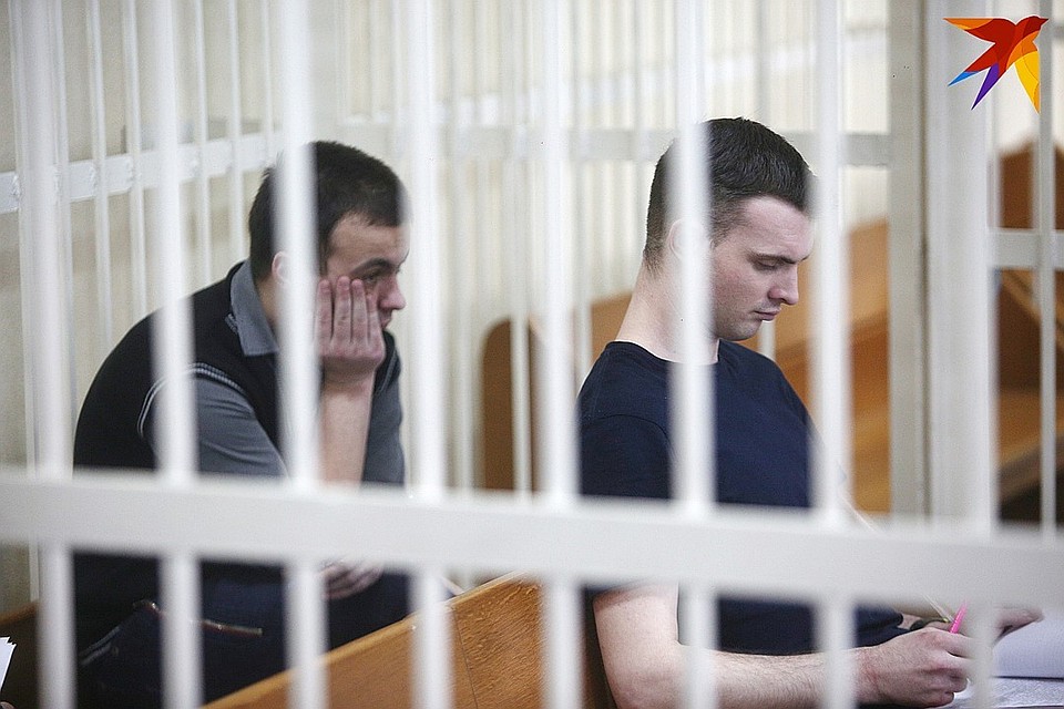 На скамье подсудимых трое сержантов
