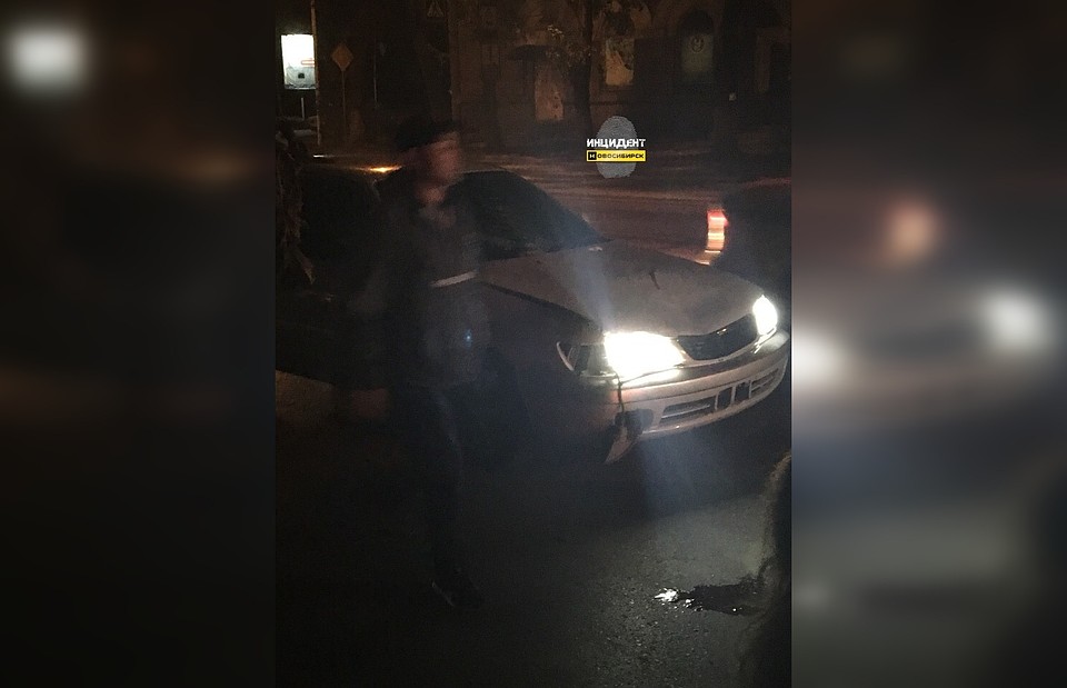 Водитель сбил двух женщин и сбежал с места. Фото: "Инцидент. Новосибирск".