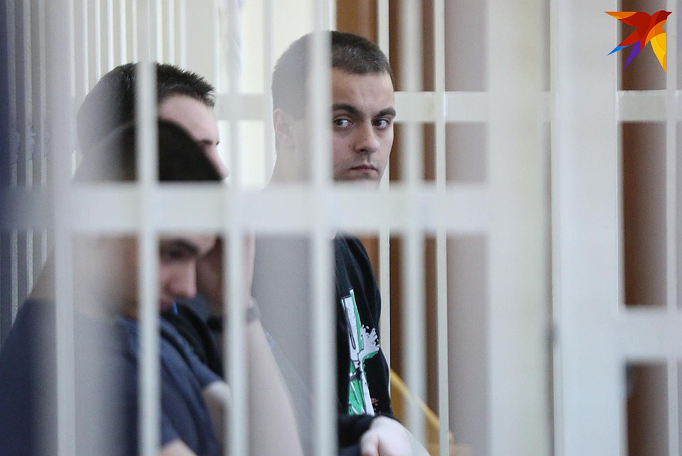 В суде идет допрос обвиняемых.