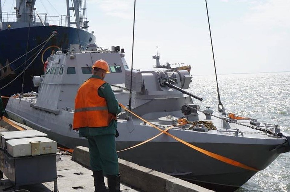 Украина перебросила в Азовское море два бронекатера