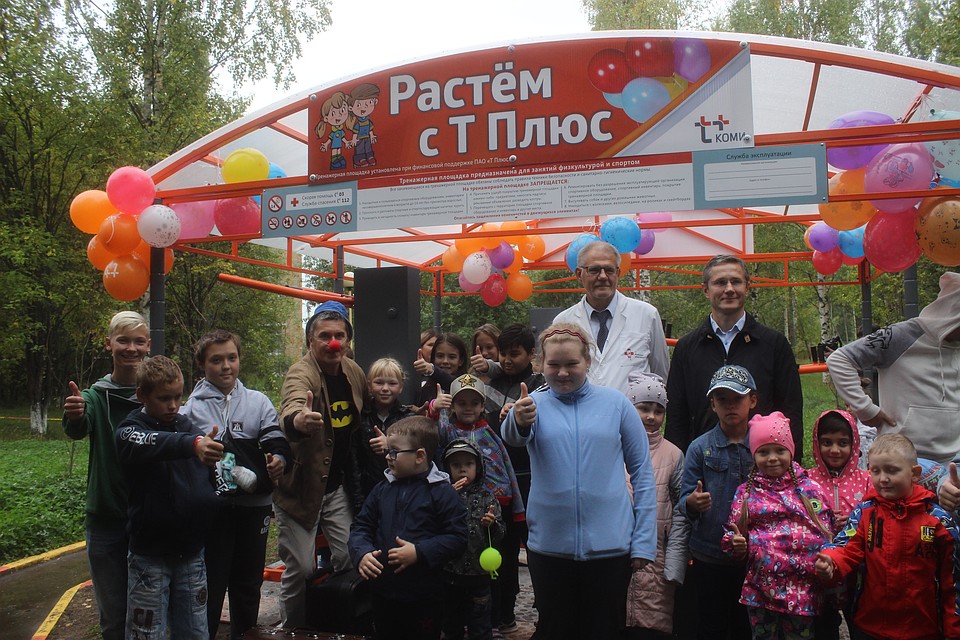 Теперь в хорошую погоду малыши и подростки могут поднять настроение и позаниматься физкультурой на спортивных снарядах