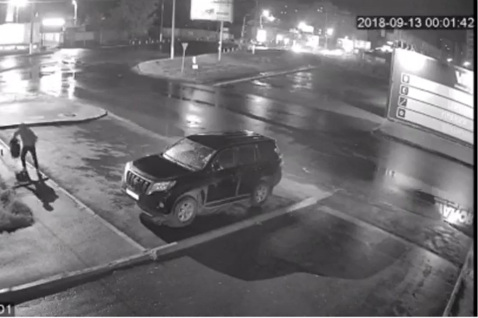 Мимо проезжали другие автомобили, но никто не попытался остановить молодого человека. Фото: vk.com/ky43_ubezhishe