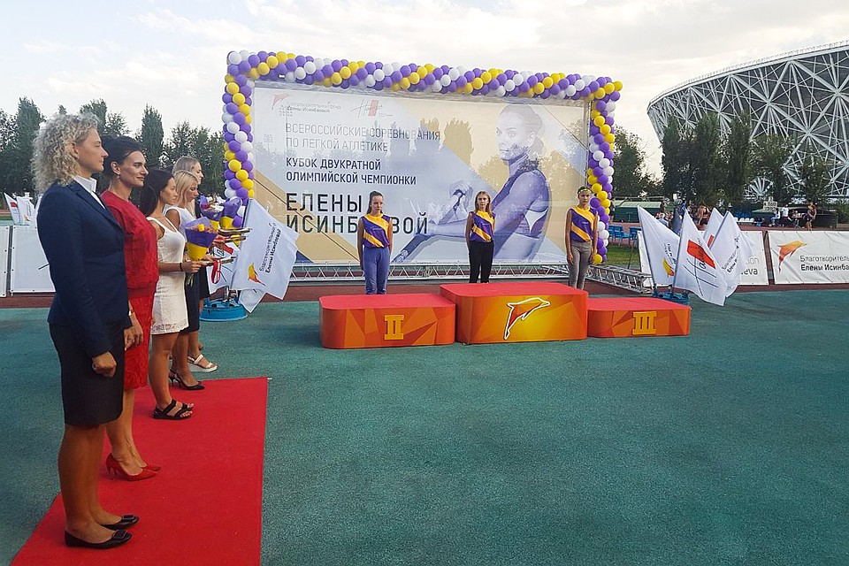 В Волгограде прошел легкоатлетический турнир на кубок Елены Исинбаевой. Фото: пресс-службы администрации Волгоградской области