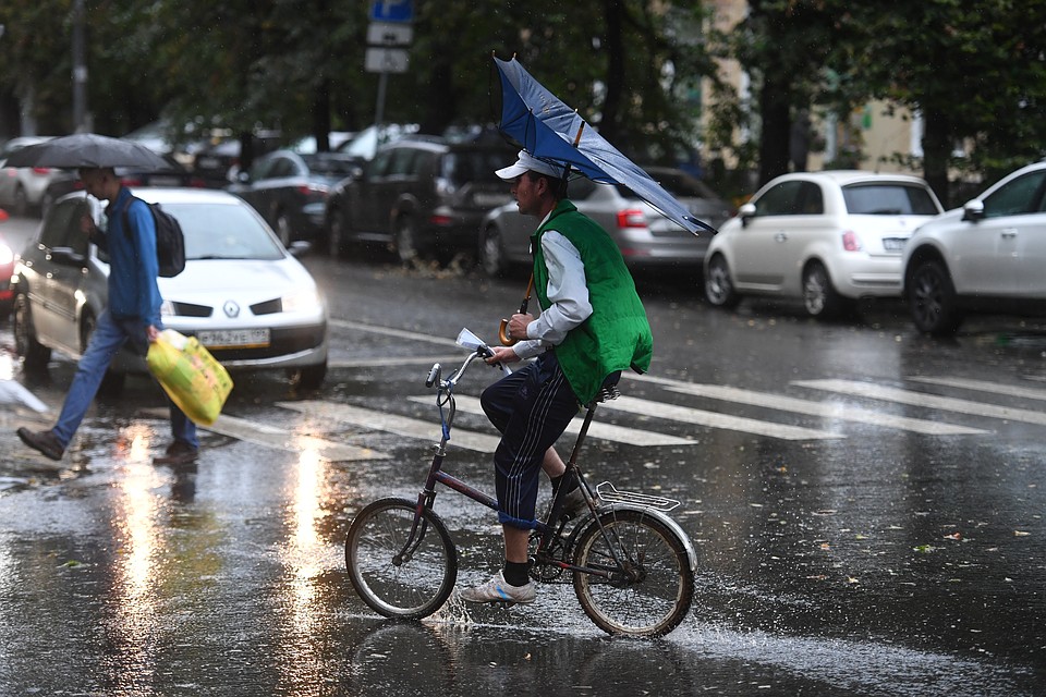 В Москву пришли похолодание и сильный дождь с грозой