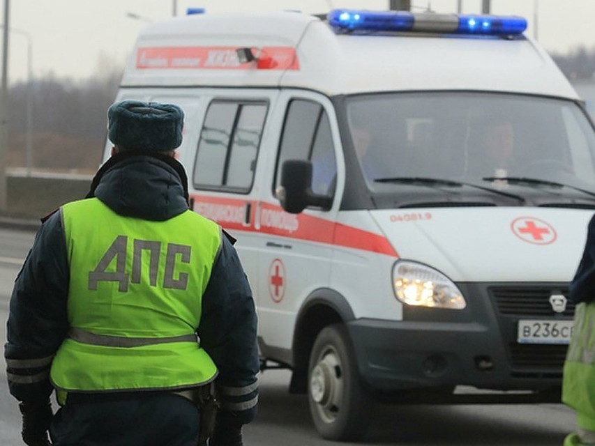 Пожилую женщину отправили в больницу с травмой головы