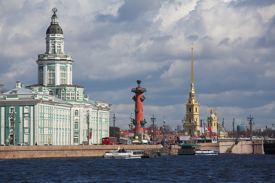Прибрежные районы города являются общественным достоянием.