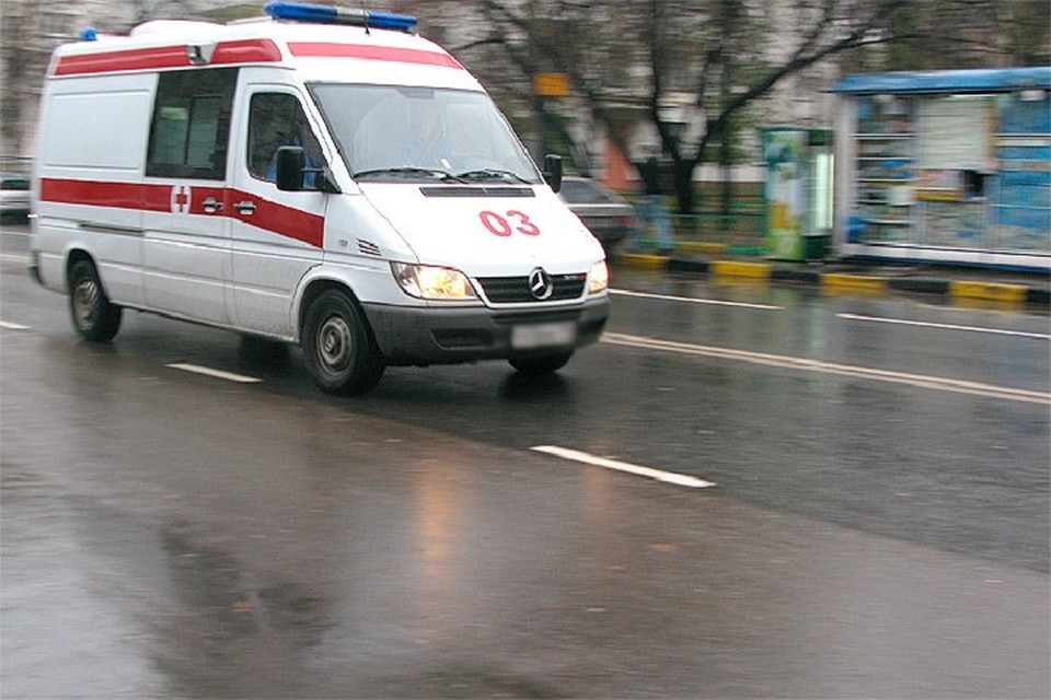 На место тут же приехала "скорая помощь".