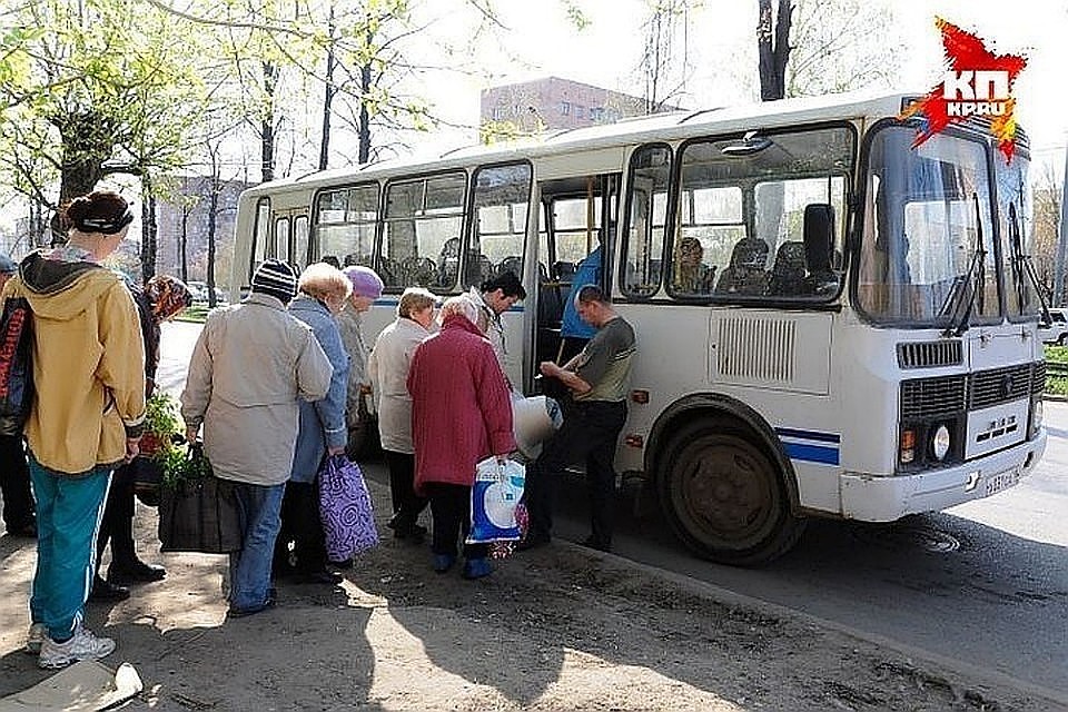 Сейчас автобусы № 141 ходят битком, из-за чего людям проблематично добраться на работу или домой