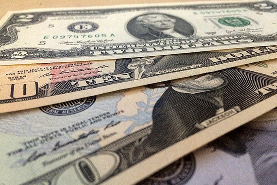 Двое белорусов продавали неликвидное молоко за наличку в России.