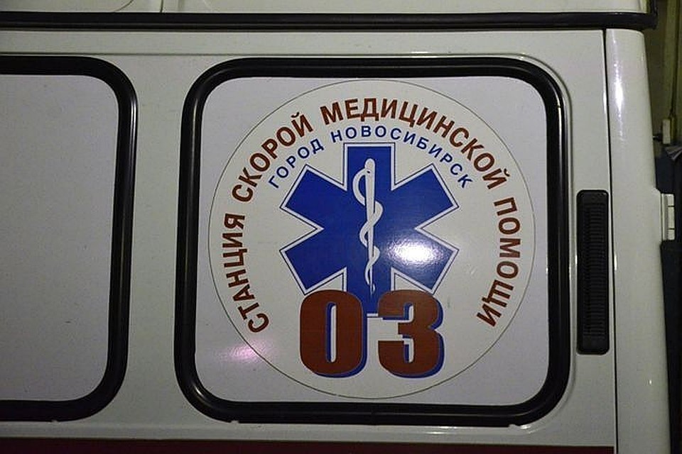 Врачи "Скорой помощи" осмотрели пять девочек.