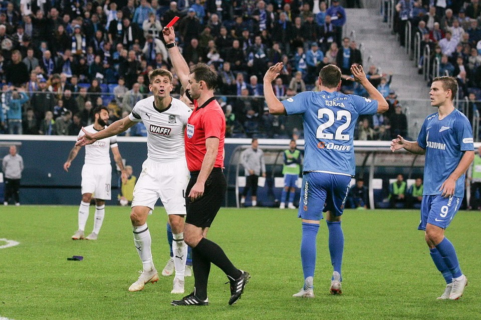В воскресном матче «Зенит» обыграл «Краснодар» со счётом 2:1.