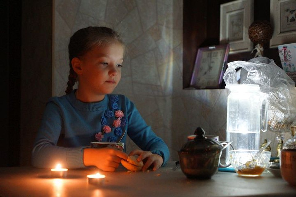Прошлой ночью тысячи жителей Урала вынуждены были сидеть без электричества.