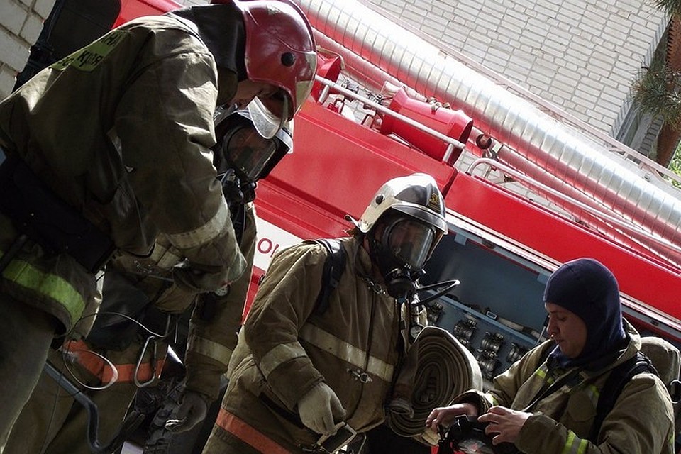 В Сочи в результате пожара в старом здании ДПС погибли двое