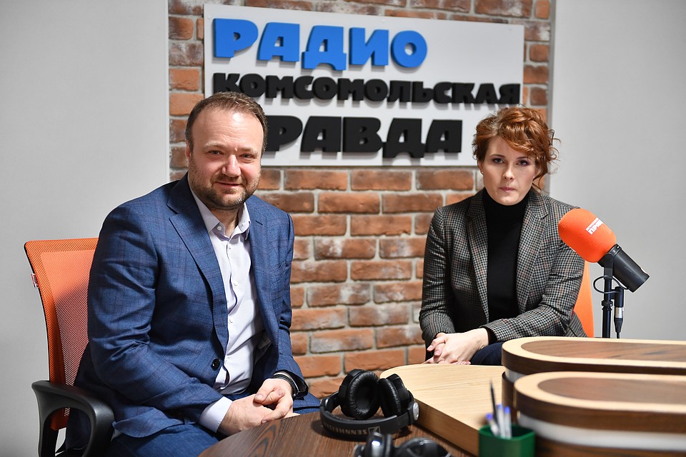 Главный редактор НТВ Александра Кошарницкая и обозреватель НТВ, ведущий Владимир Чернышев в гостях у Радио «Комсомольская правда»