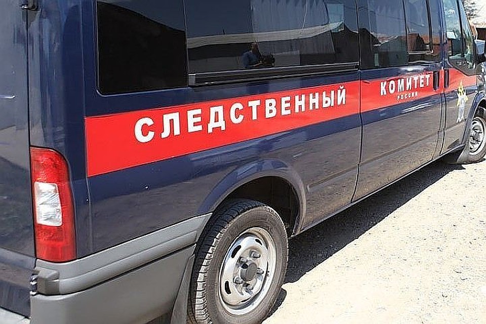 На месте происшествия работали аварийная бригада и следователи