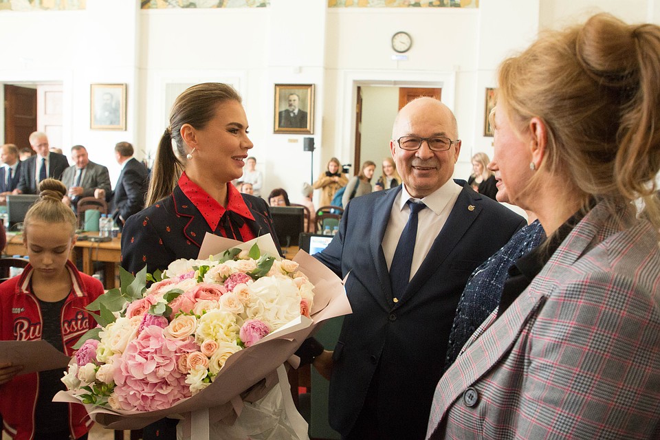 Алина Кабаева защитила диссертацию в университете Лесгафта.