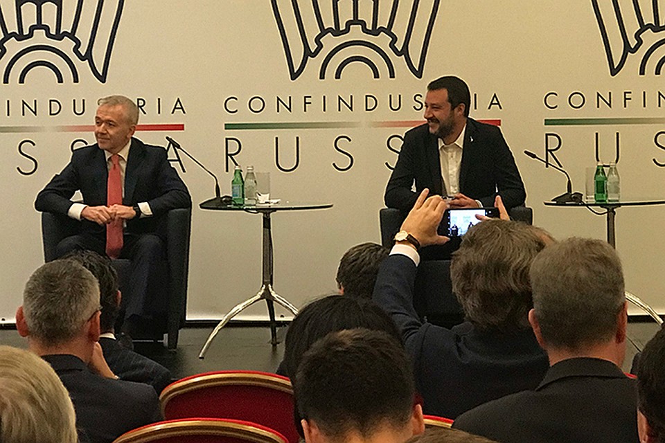 Сальвини подверг жёсткой критике нынешний европейский порядок и политику Брюсселя, продолжающего вражду с Москвой