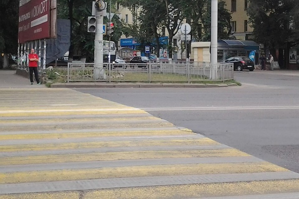 Инспекторам предстоит выяснить, почему же водитель автобуса пытался проскочить на «красный».