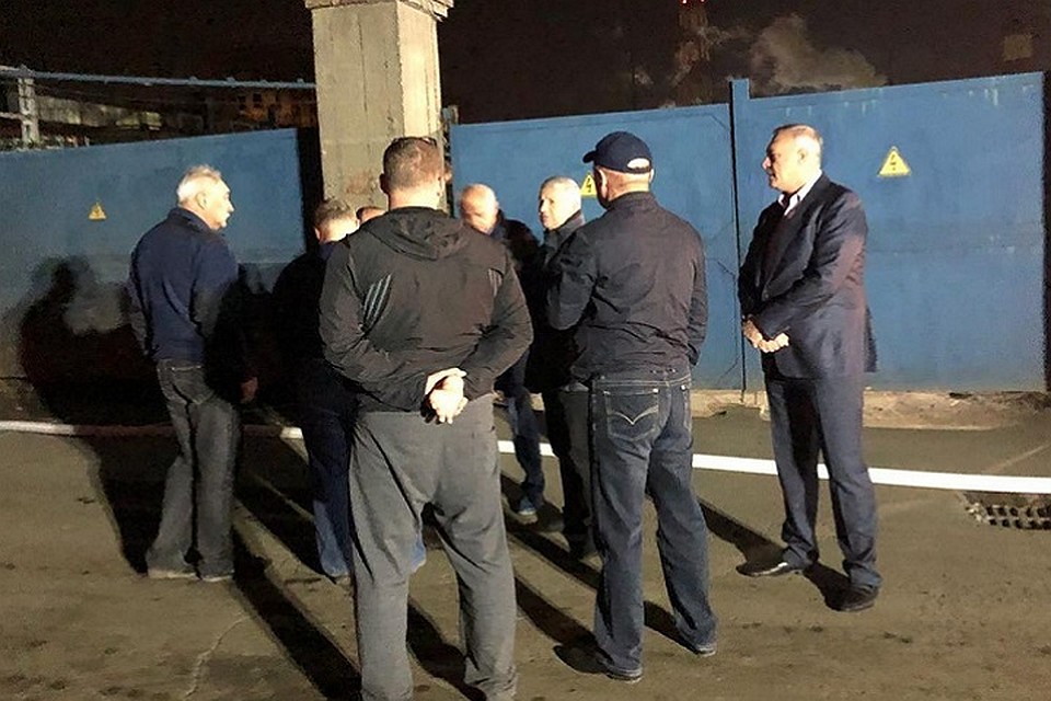 Вячеслав Битаров приехал на горящий завод "Электроцинк". Фото: alania.gov.ru