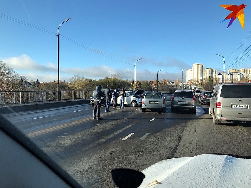 Первые заморозки обернулись для орловских автомобилистов "днем жестянщика"