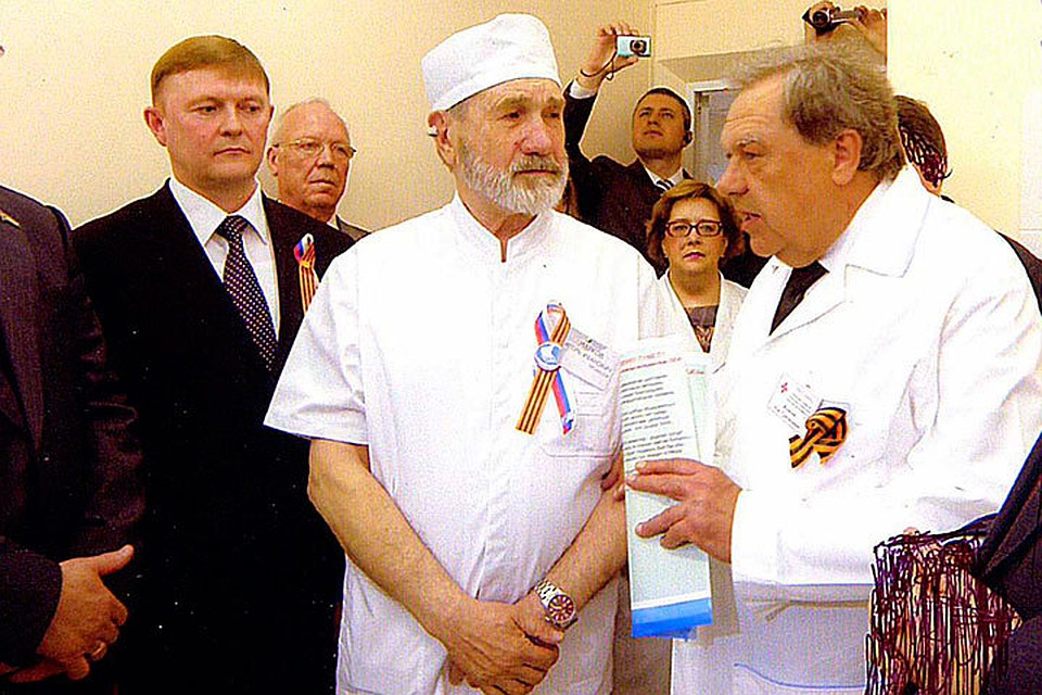 Открытие морфологической лаборатории МУ «Реавиз» в СОКГВВ (слева направо): ректор, профессор Н. Лысов, президент, академик РАН В. Шабалин, завлабораторией, профессор И. Марков, начмед госпиталя Т. Стоволкова и нач. госпиталя - советник ректора, проф. О. Яковлев. Фото: из личного архива