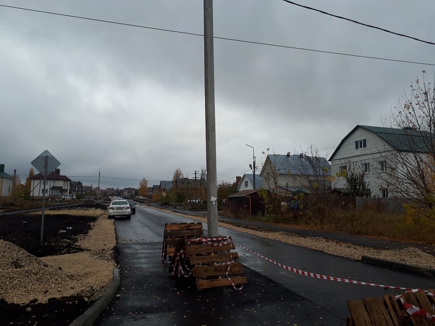 Столб дорожники уже убрали