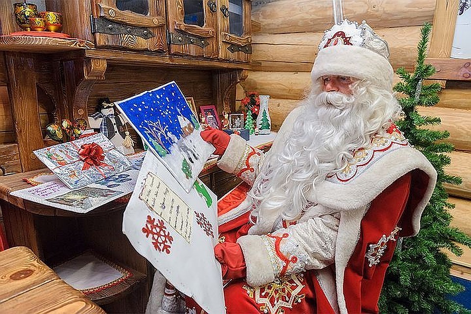 "Белпочта" принимает заказы на новогоднее поздравление от Деда Мороза. Фото: Из архива "КП"
