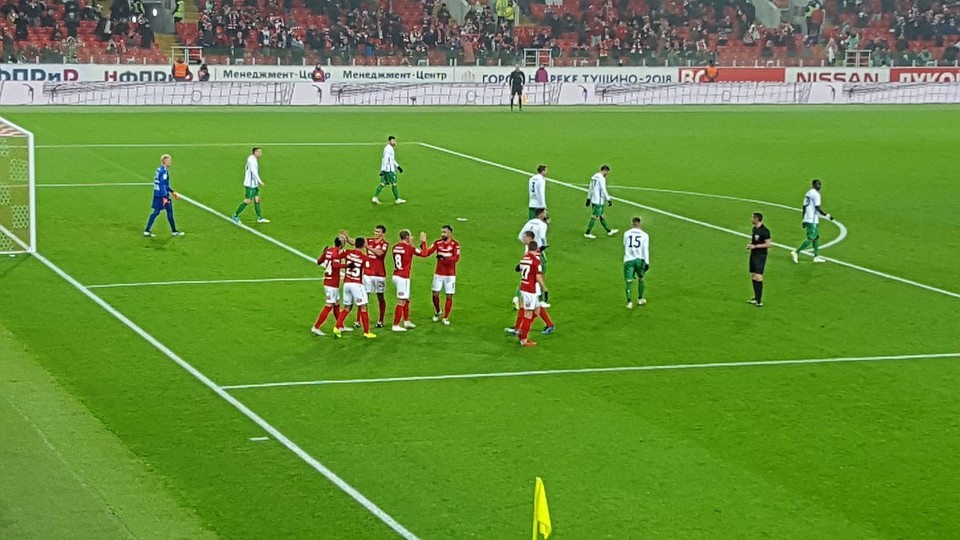 "Спартак" выигрывает 1:0 у "Анжи" после первого тайма.