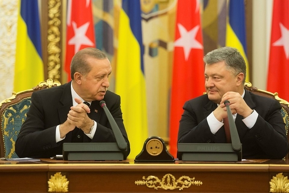 Порошенко пригласил Анкару поучаствовать в миротворческой миссии в Донбассе