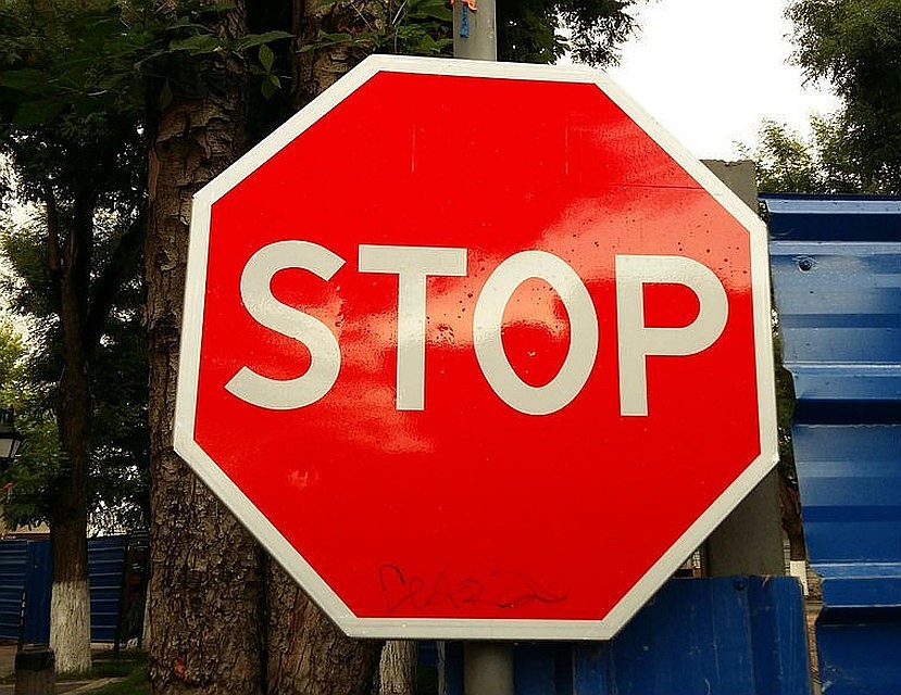 Кроме проезда на некоторых улицах запретят остановку и стоянку транспорта.