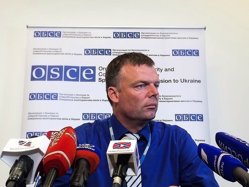 Александр Хуг во время одного из визитов в Донецк