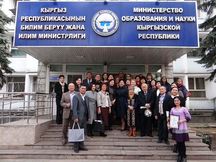 Сегодня, 6 ноября, в Министерстве образования поздравляли преподавателей кафедр журналистики с Днем информации и печати.