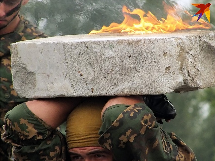 Старшину разведвзвода наказали за побои солдат.