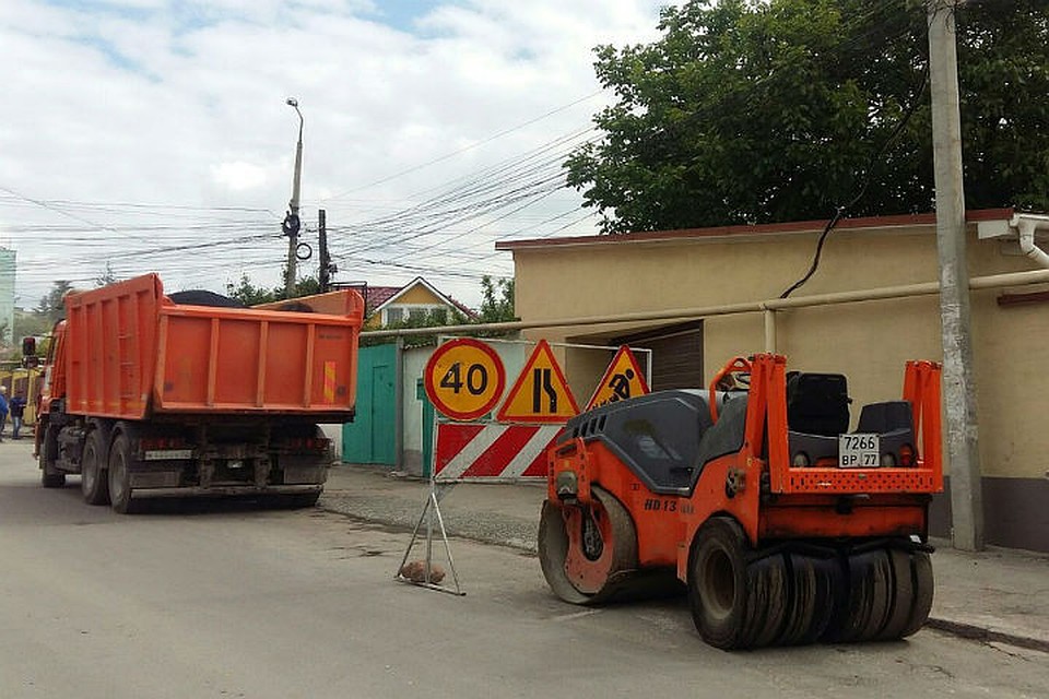 Ремонт дорог в Симферополе продолжается