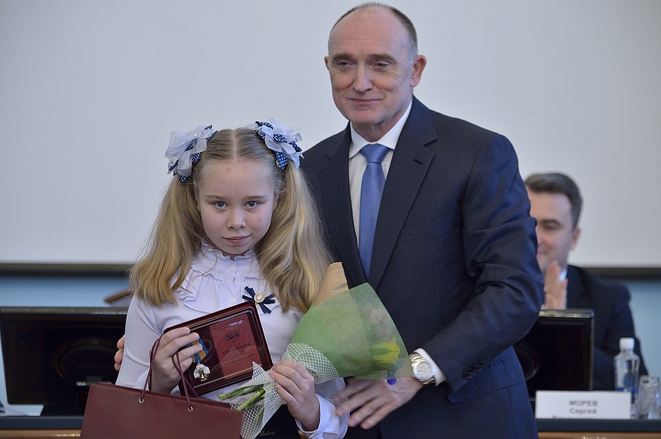 Школьница Алена Волкова не растерялась и спасла тонущую девочку. Фото: gubernator74.ru