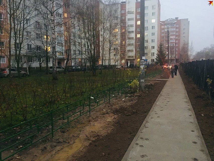 В Смоленске отремонтировали пешеходную дорожку к 33-й школе.
