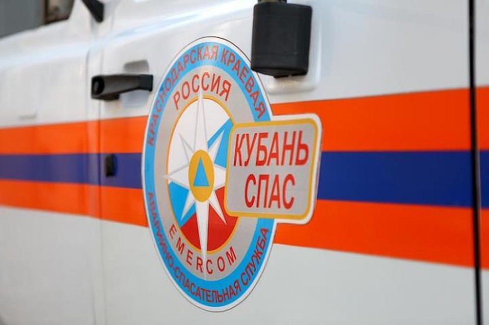 В Краснодаре на мель реки Кубань сел паром
