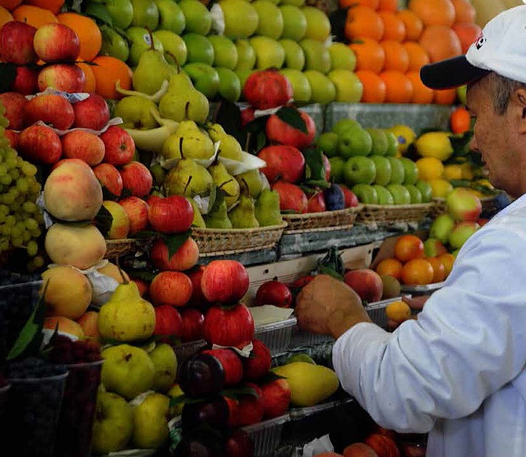 Основная продукция, которую экспортирует Кыргызстан, - фасоль, сухофрукты и хлопок.