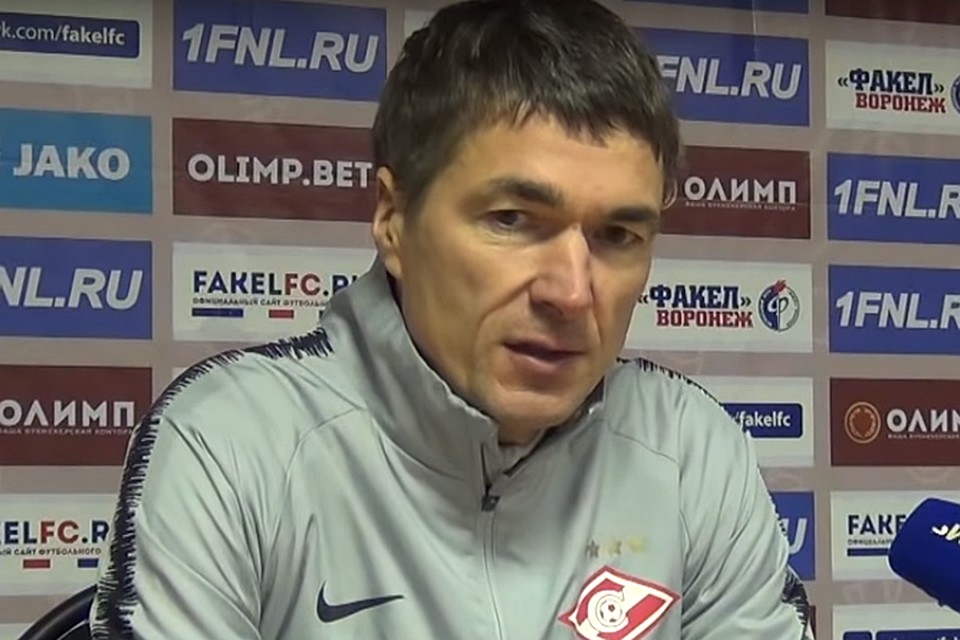 Виктор Булатов после матча сетовал на недокомплект и на судейство.