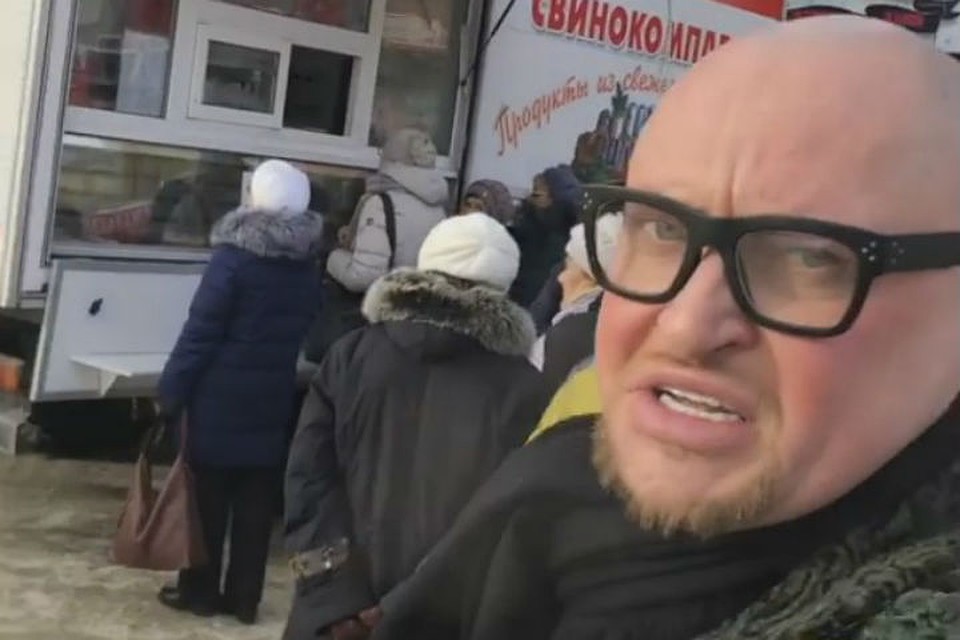 Шура в очереди за колбасой в Иркутске. Фото: скриншот