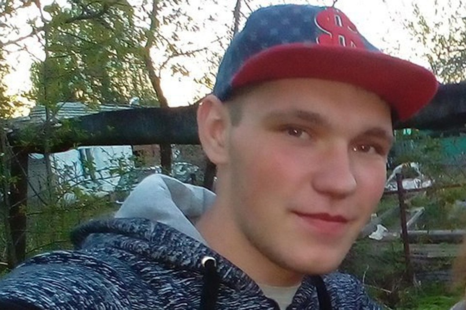 21-летний Виктор Опарин спас двоих тонущих детей, провалившихся под тонкий лед на реке Саре.